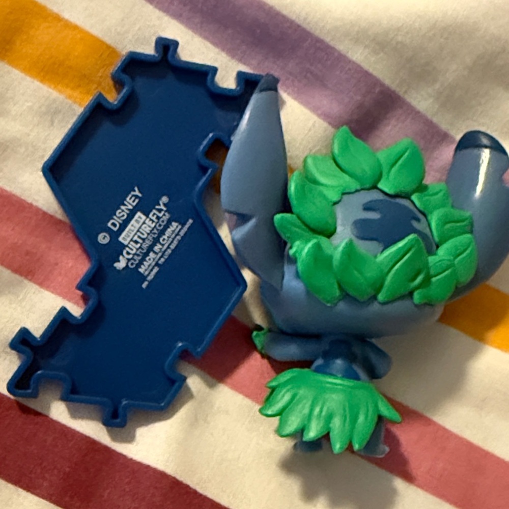 Disney Stitch Collect &Connect Hula Dancing Stitch with blue puzzle base. NWOT - Picture 9 of 9